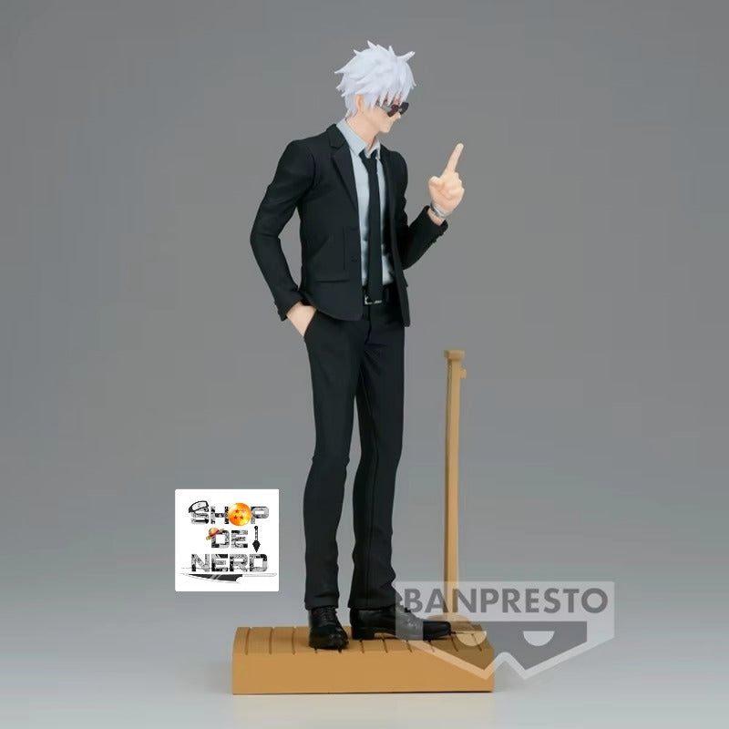 JUJUTSU   KAISEN   DIORAMA   FIGURE   -   SATORU   GOJO   (SUIT   VER.)
