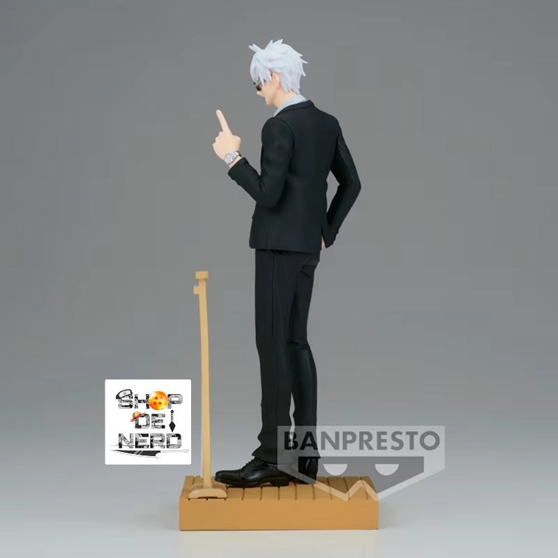 JUJUTSU   KAISEN   DIORAMA   FIGURE   -   SATORU   GOJO   (SUIT   VER.)